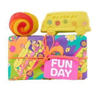 LUSH FUNDAY 🎁 GIFT BOX NWB